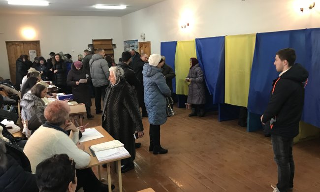 Выборы президента Украины: Аваков заявил про толпы агитаторов и миллионы на подкуп