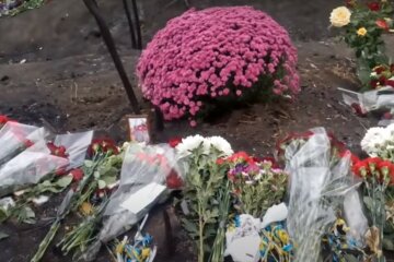 Под Харьковом  установили памятник погибшим курсантам: "Вічного вам польоту"