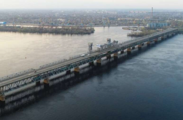 Амурський міст в місті Дніпро