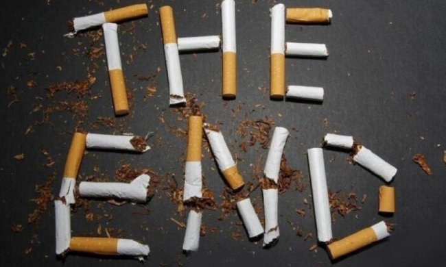 Українці кидають палити 