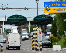 Електронні візи стануть дорожчими: українцям назвали вартість