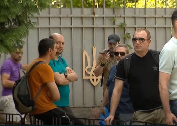 Очередь в ТЦК, скриншот: YouTube