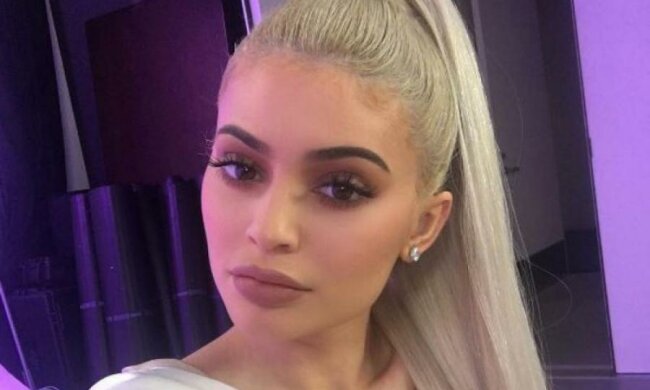 Вагітна Кайлі Дженнер залишилася біля розбитого корита