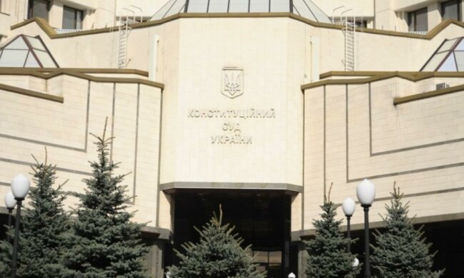 Підроблені документи знайшлися в Конституційному Суді