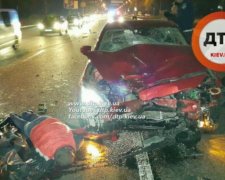Дівчина на Mazda вбила водія Mercedes на столичній розв'язці (фото)