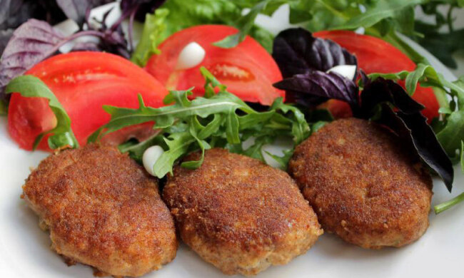 Вкусно, как в школе: котлеты на ржаном хлебе напомнят вам о лучших годах