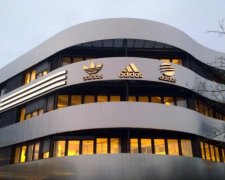 Adidas подружиться з Twitter заради школярів