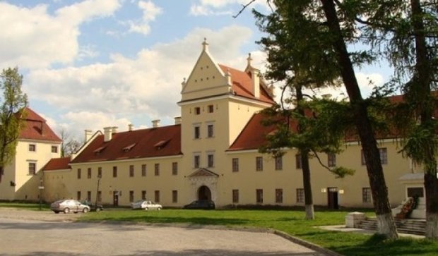 В древний замок на Львовщине бросили коктейль Молотова