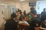 "Зеленский – это чепуха, давите пид***са",– известный блогер полоснул себя лезвием по горлу