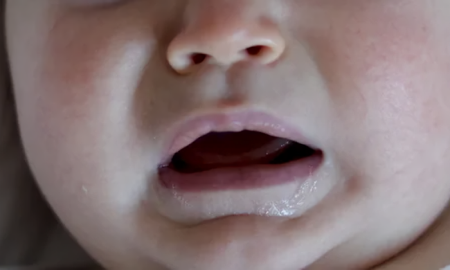 немовля, що плаче