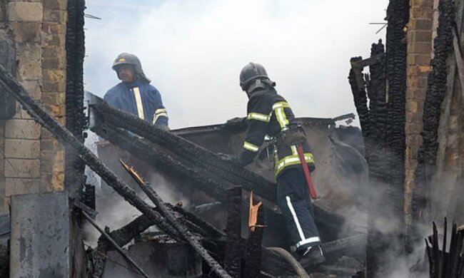 Вісім пожежних машин рятували відомий завод в Одесі (фото) 