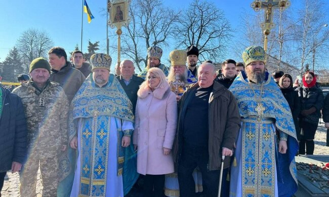 сотні воїнів-афганців молилися за загиблих товаришів