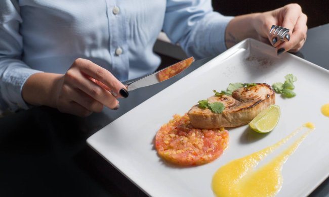 Найкраща страва для дієти: як приготувати найніжнішу тріску з яблучками