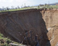 На Закарпатье под землю проваливается село