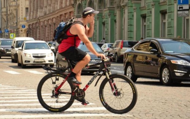 Врятує життя: дорожні знаки, які варто знати велосипедистам