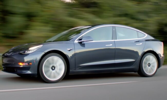Довгоочікувана модель Tesla з'явилася в продажу