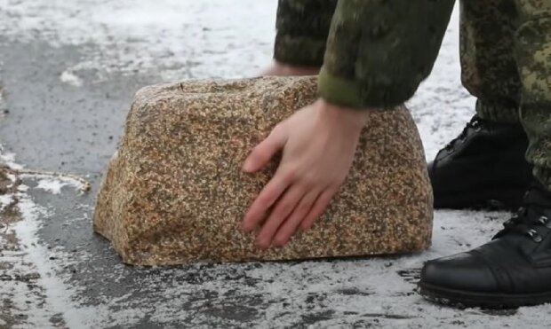 Бойовий камінь, скріншот: YouTube