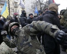 Повернулися до середньовіччя: як ура-патріоти видресирували українських копів