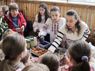 Шкільний ярмарок. Фото: Інформатор