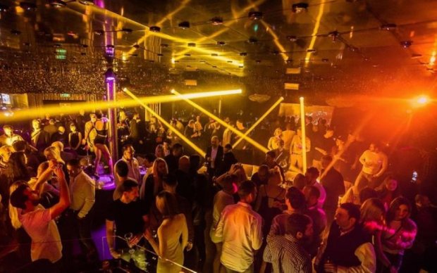 Красноярец опубликовал видео с танцами в ночном клубе
