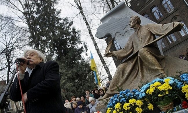 Пам'ятник автору музики українського гімну відкрили у Львові (фото)
