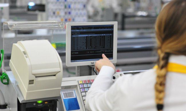 "Не знаєш української? Розмовляєш "путінською"? Їдь до Росії", - покупці провчили касирку, котра забула, де живе