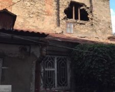 Дощ обрушив стіну одеського будинку