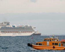 лайнер Diamond Princess в Японии, фото Reuters