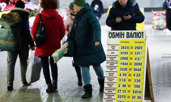 Курс валют на 26 січня: долар влаштував гривні "солодке" життя