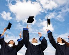 Школьник примчался на выпускной с мигалкой и сиреной