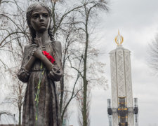 Прощати, але не забувати: на другій "батьківщині" українців відкрили меморіал жертвам Голодомору