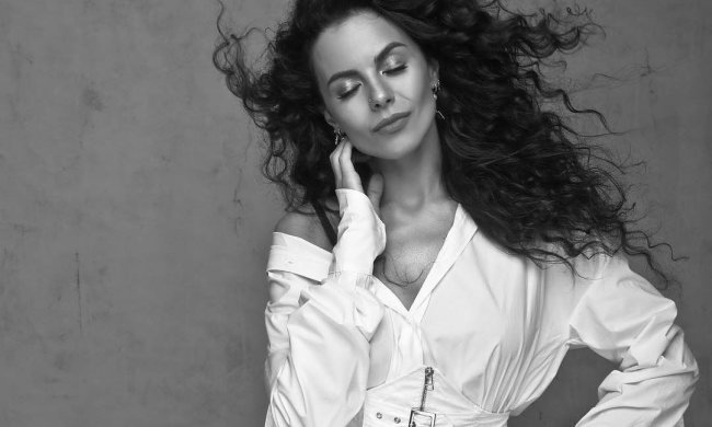 Настя Каменских похвасталась обручальным кольцом: только взгляните, какая счастливая