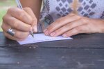 Не взлюбила одразу - свекруха хотіла погубити невістку анонімним листом