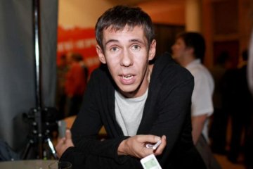 Совсем поехал: лишенный прав Панин посадил за руль ребенка