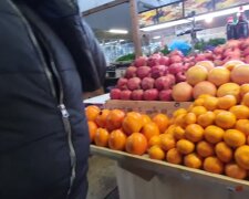 Продукты на рынке, кадр из видео