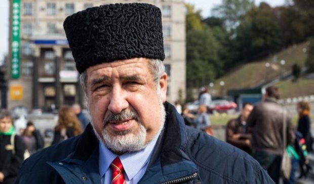 Крымские татары пикетируют здание посольства в Турции