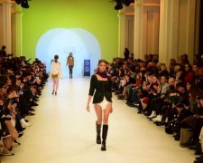 Ночная рубашка с сапогами и вязаные трусы: чем порадовал Ukrainian Fashion Week