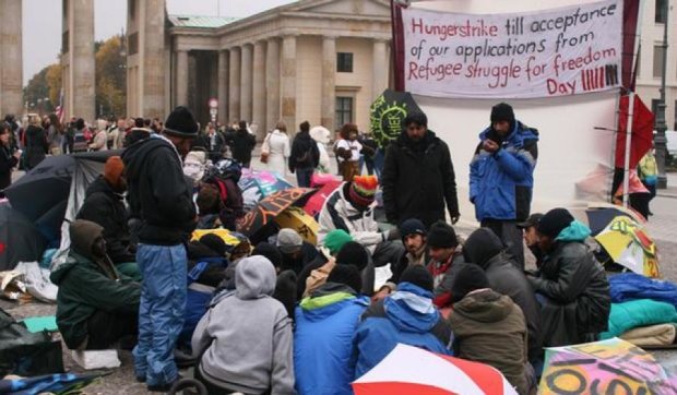 Германия должна менять конституцию из-за наплыва мигрантов - министр 