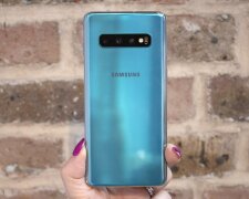 Samsung Galaxy S10 можно разблокировать любым отпечатком пальца: компания влипла в скандал века