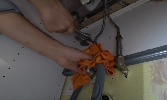 Труби, сантехніка, кадр з відео