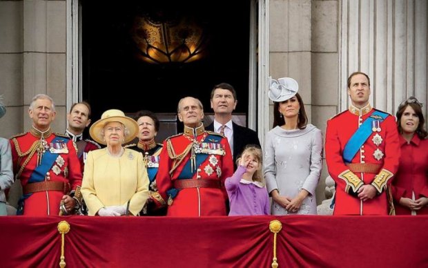 Королевская семья на иголках: в Лондоне госпитализировали принца