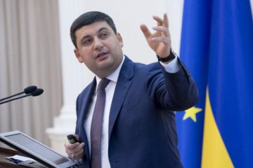 Анонімку Гройсмана у кожну сім'ю: як прем'єр за рахунок бюджету зомбує українців