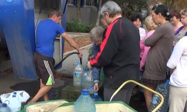 Черги у Луганську, скріншот: YouTube