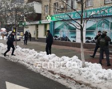 Киевляне замерли в страхе: столицей разгуливают вооруженные автоматами неадекваты, полиция перекрыла все выезды