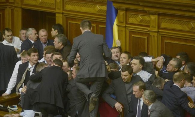 У Раді пояснили, за що позбавлять нардепів недоторканності