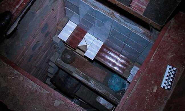 Убийца замуровал женщину в подвале 