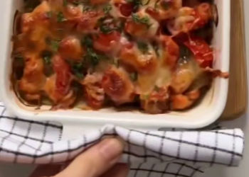 Запіканка з куркою та грибами, кадр з відео