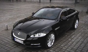 Карма: спроба провчити маршрутника обійшлася росіянці в ремонт Jaguar (відео)