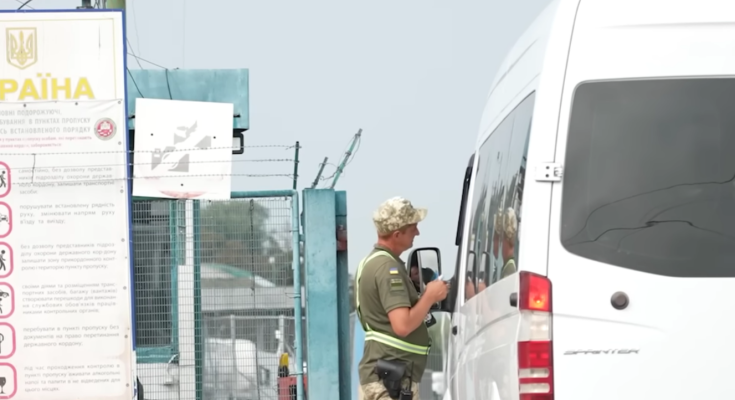 Виїзд за кордон. Фото: скрін youtube