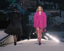 Показ Versace Fall Winter 2023, кадр из видео